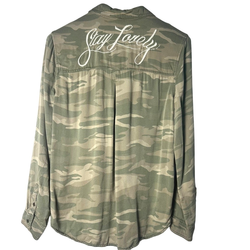 American Eagle Camo Boyfriend Fit Button Down Shirt *Stay Lovely* Embroidered M